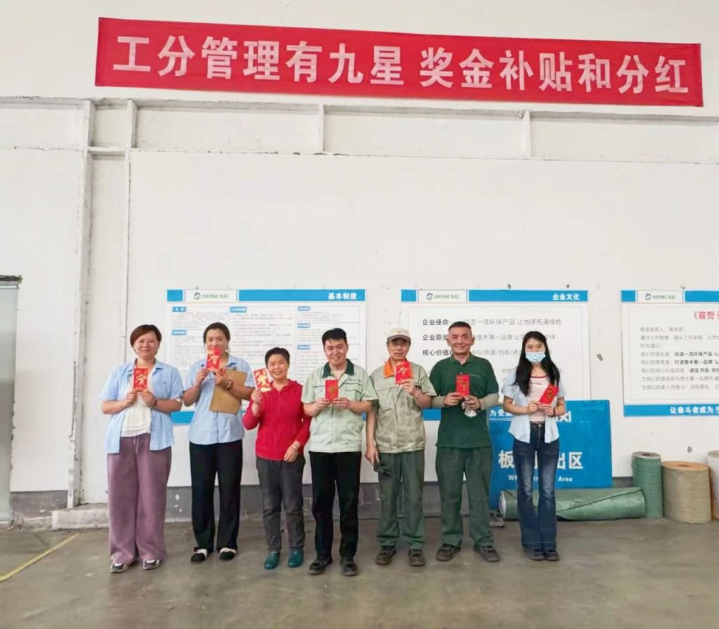 Third Prize Winners - Hosung WPC - HOSUNG WPC Composite Third Prize Winners: Zang Dehong, Lu Yu, Xiong Fenglian, Wang Xiaoma, Dai Jiayue, Chen Xiaoxiao, Yi Shouyou