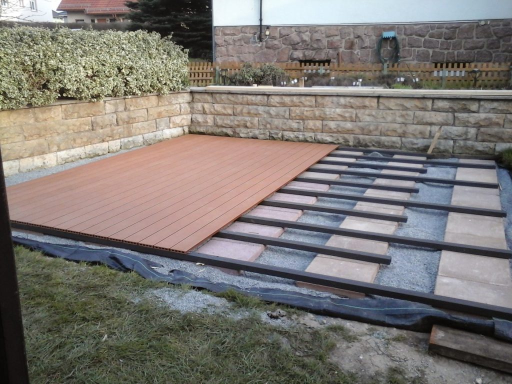 wpc terrassendielen verlegen auf beton